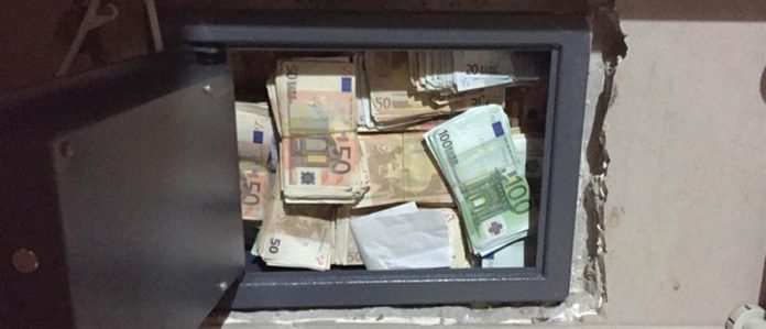 1100_b52f7267-3b12-4d2d-9ecb-1e11d94b74be