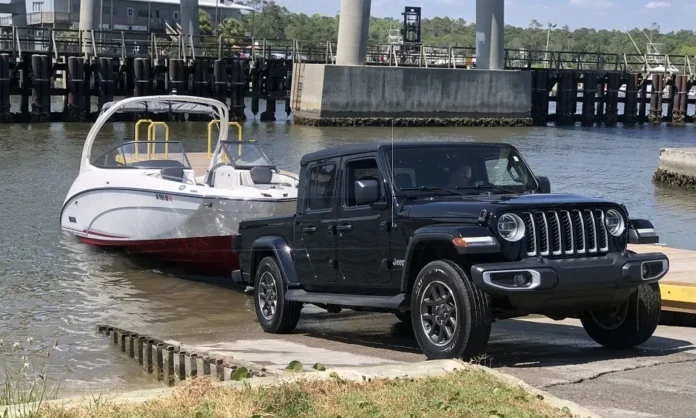 210331231605_jeep-boat-1980