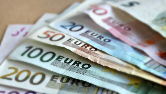 367745-euro