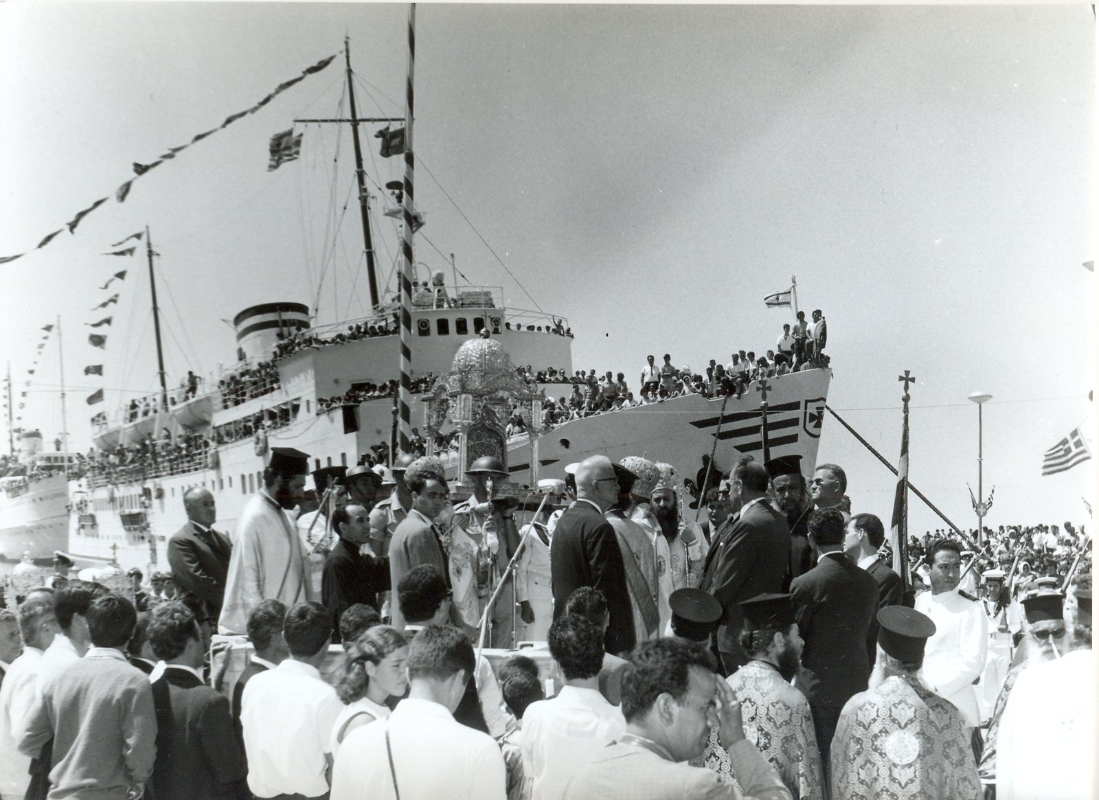 Το “Λητώ” του Νομικού στο λιμάνι της Τήνου