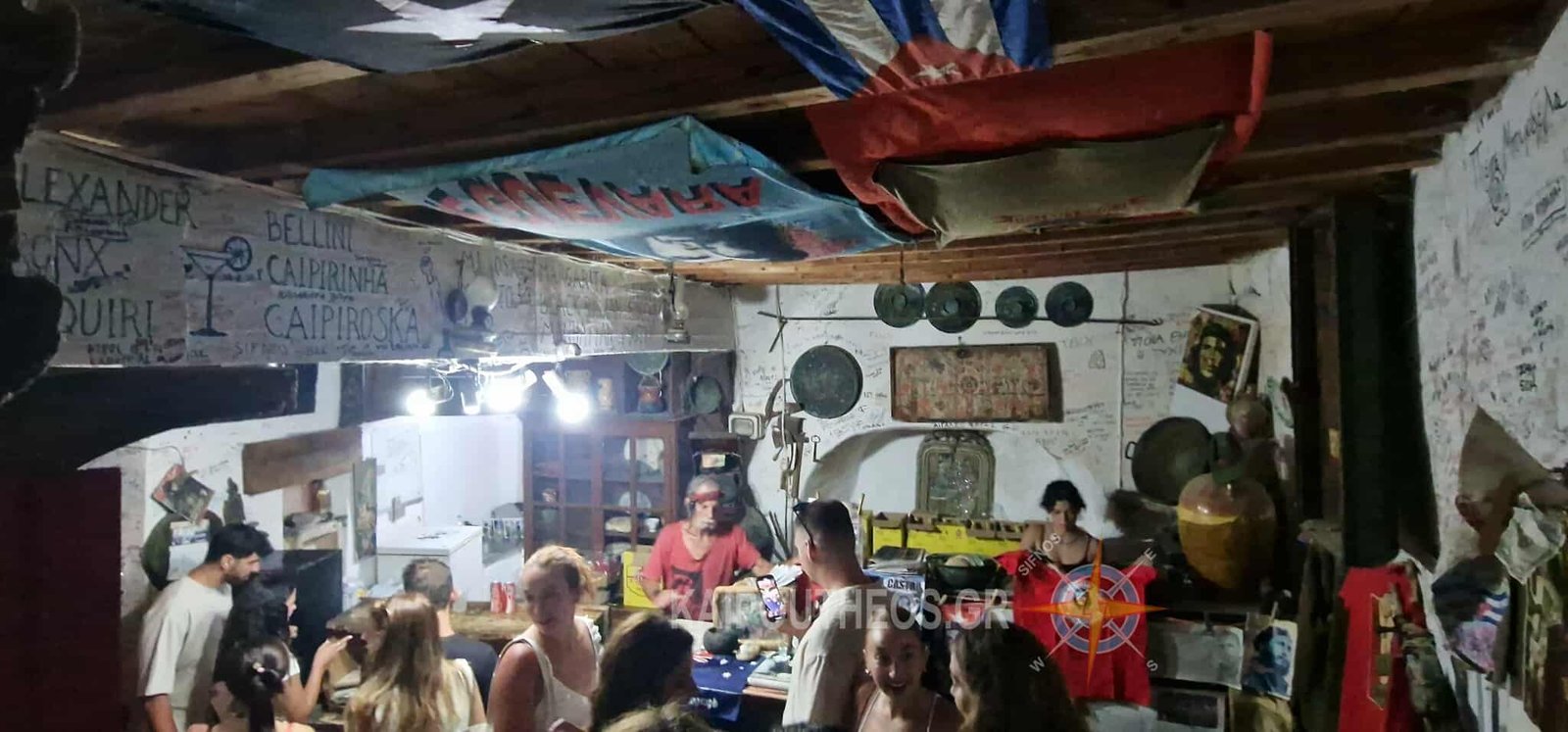 Το BAR του Κουβανού στην Σίφνο ζητάει σερβιτόρα