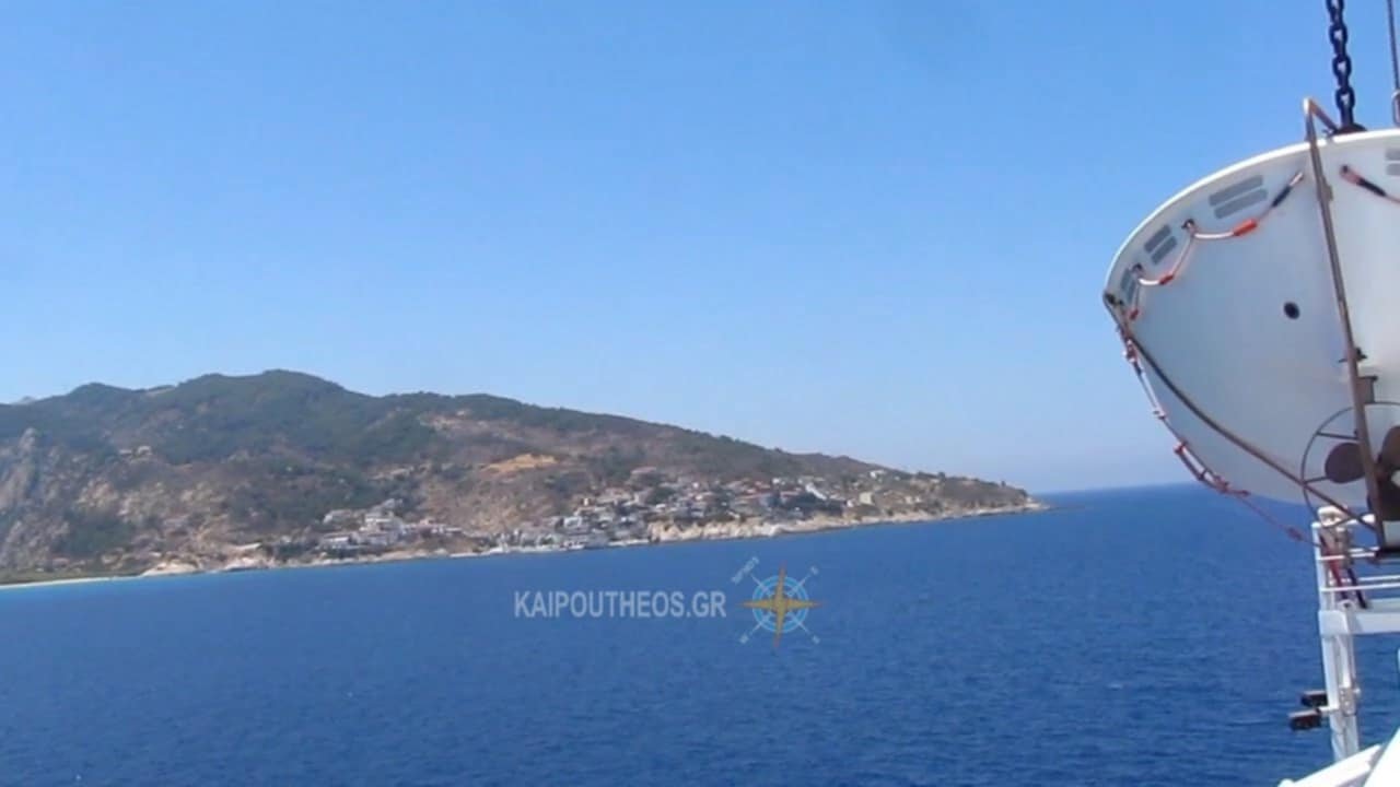 Έστελναν σήματα χαιρετισμού με καθρέπτες στο πλοίο κι αυτό απαντούσε με σφυριξιές.Βίντεο