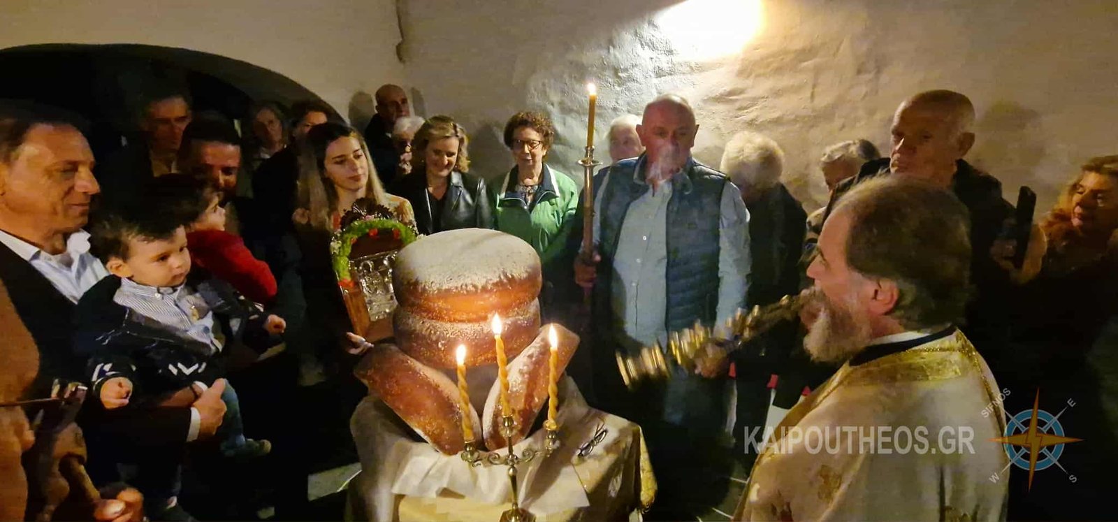 Με πλήθος κόσμου τελέσθηκε ο πανηγυρικός εσπερινός των Αγίων Αναργύρων Πηγής Σίφνου.Βίντεο-φωτογραφίες