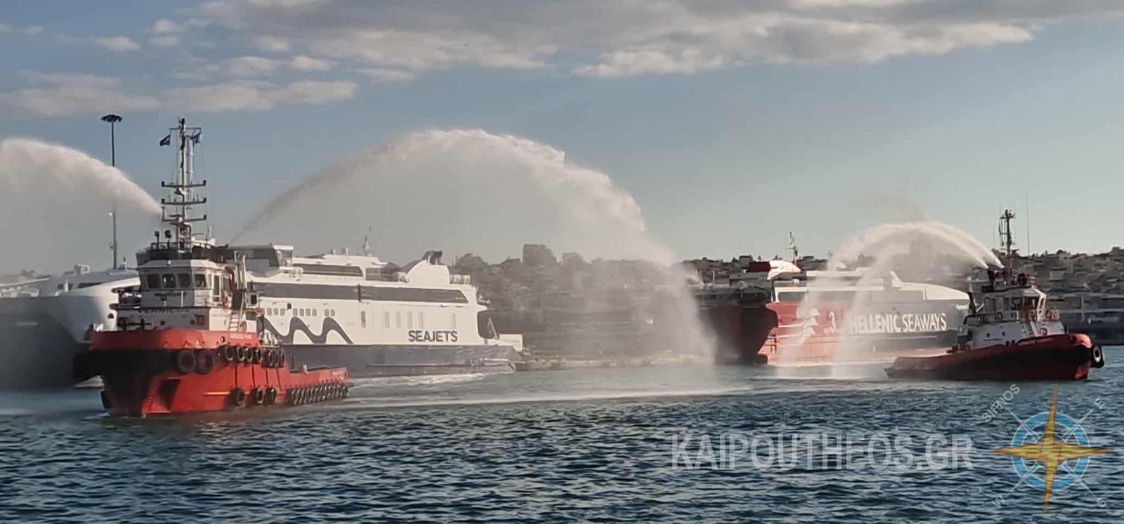Με τιμές και λαμπρότητα υποδέχτηκε και τίμησε ο Πειραιάς την Παναγία Χρυσοπηγή Σίφνου.Βίντεο-φωτογραφίες