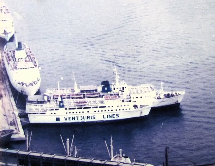 Μία φωτογραφία, τραβηγμένη την άνοιξη του 1996.