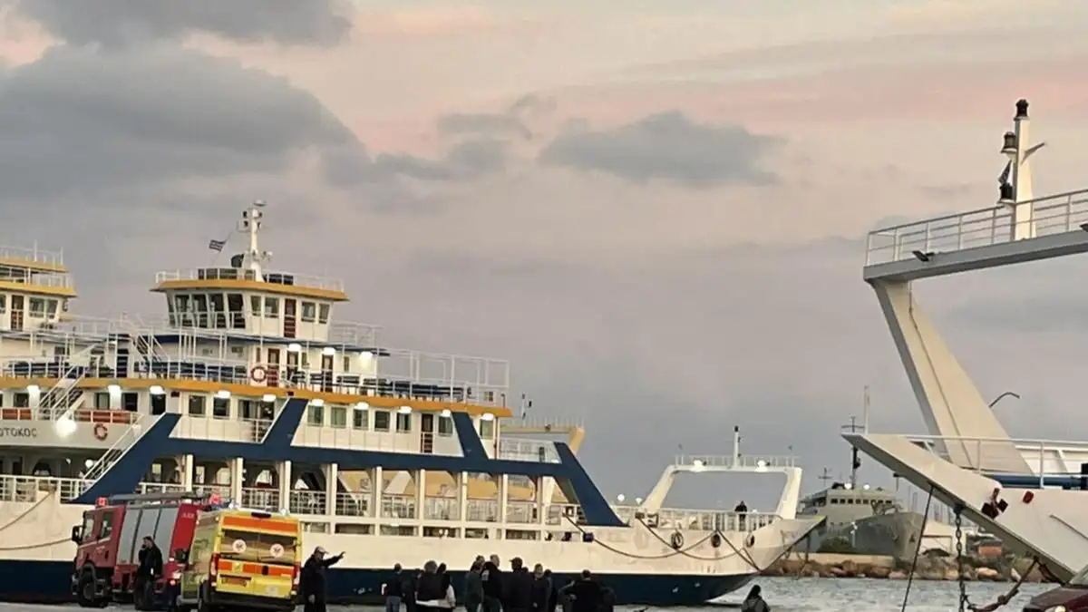 Νεκρή οδηγός που έπεσε στη θάλασσα με το αυτοκίνητο στην Σαλαμίνα