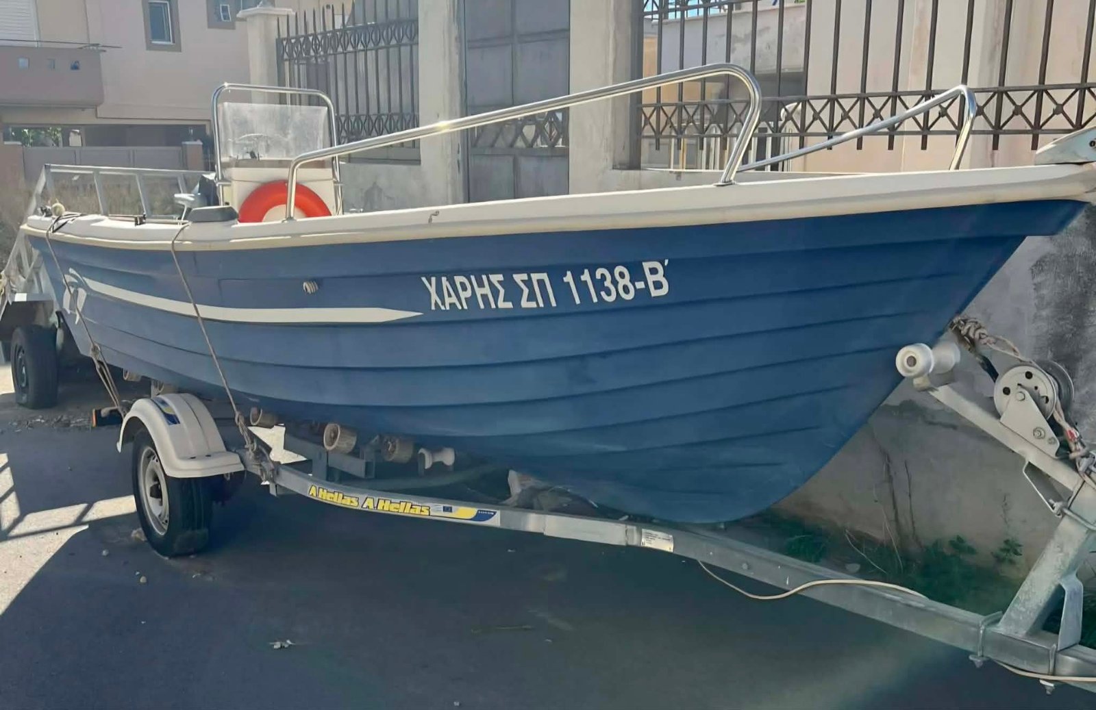 Πωλείται βάρκα 5 μέτρων με μηχανή