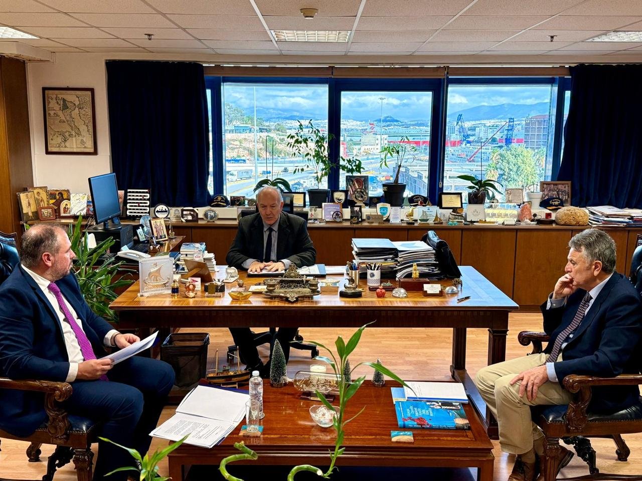 Συνάντηση Φίλιππου Φόρτωμα με τον Υφυπουργό Ναυτιλίας για θέματα των Κυκλάδων