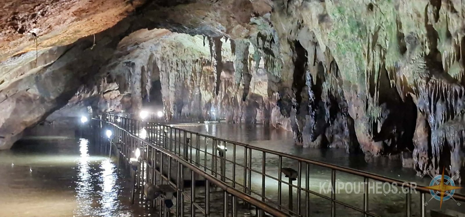 Σπήλαιο πηγών Αγγίτη(Μααρά).Το μεγαλύτερο ποτάμιο σπήλαιο στην Ελλάδα(15 χλμ).Βίντεο