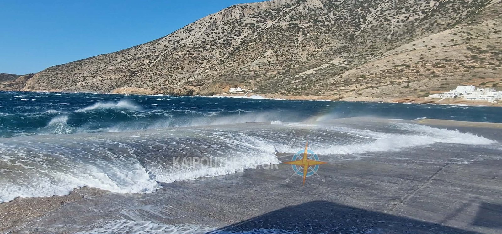 Φουρτούνα…η θάλασσα ανεβαίνει στο λιμάνι της Σίφνου.Βίντεο-φωτογραφίες