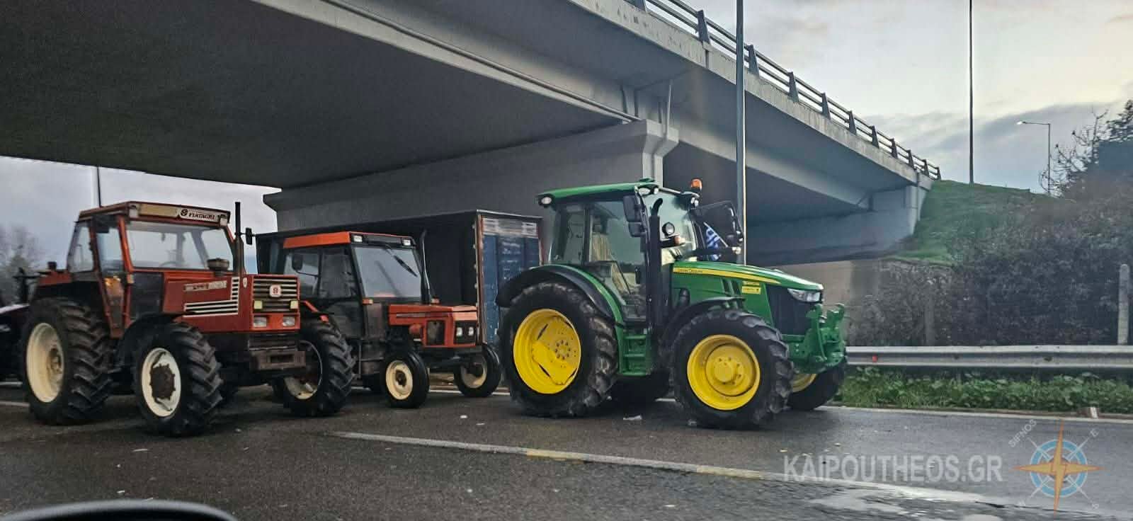 Κλιμάκωση αγροτικών των κινητοποιήσεων με αποκλεισμούς εθνικών οδών, παραδρόμων και τελωνείων