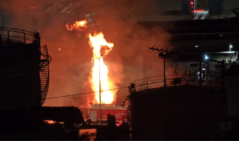 Διακοπή δρομολογίων Παλούκια Σαλαμίνας-Πέραμα μετά από εκδήλωση πυρκαγιάς στο Πέραμα