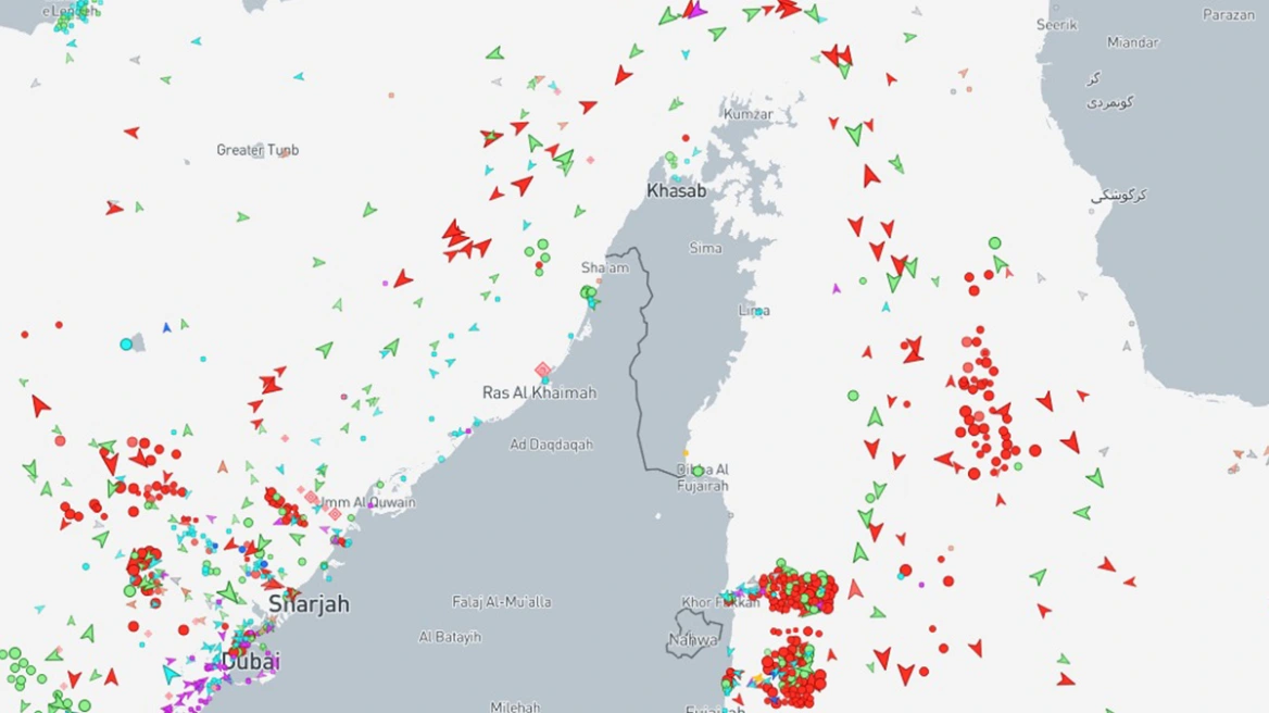 Συναγερμός στα Στενά του Ορμούζ, oδηγία για πάγωμα διελεύσεων μετά τα πλήγματα σε ιρανικούς στόχους – Σενάρια τρόμου για πετρέλαιο, αέριο
