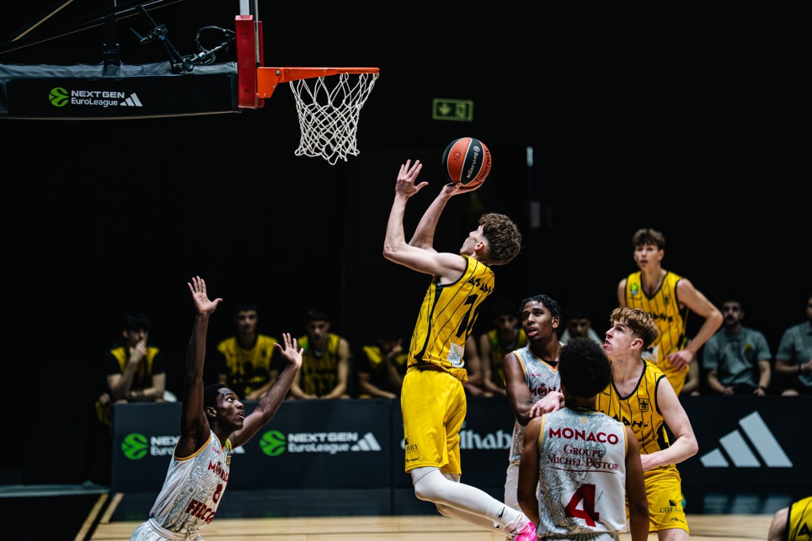 «Εγκλωβισμένη» στο Άμπου Ντάμπι η αποστολή του Άρη μετά από βομβαρδισμούς και ακύρωση τουρνουά