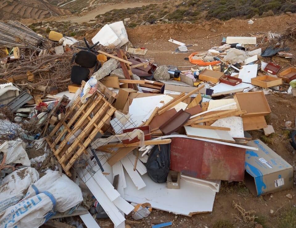 Δήμος Τήνου: Πρόστιμο 95.000 ευρώ από την Περιφέρεια για τη λειτουργία παράνομης χωματερής