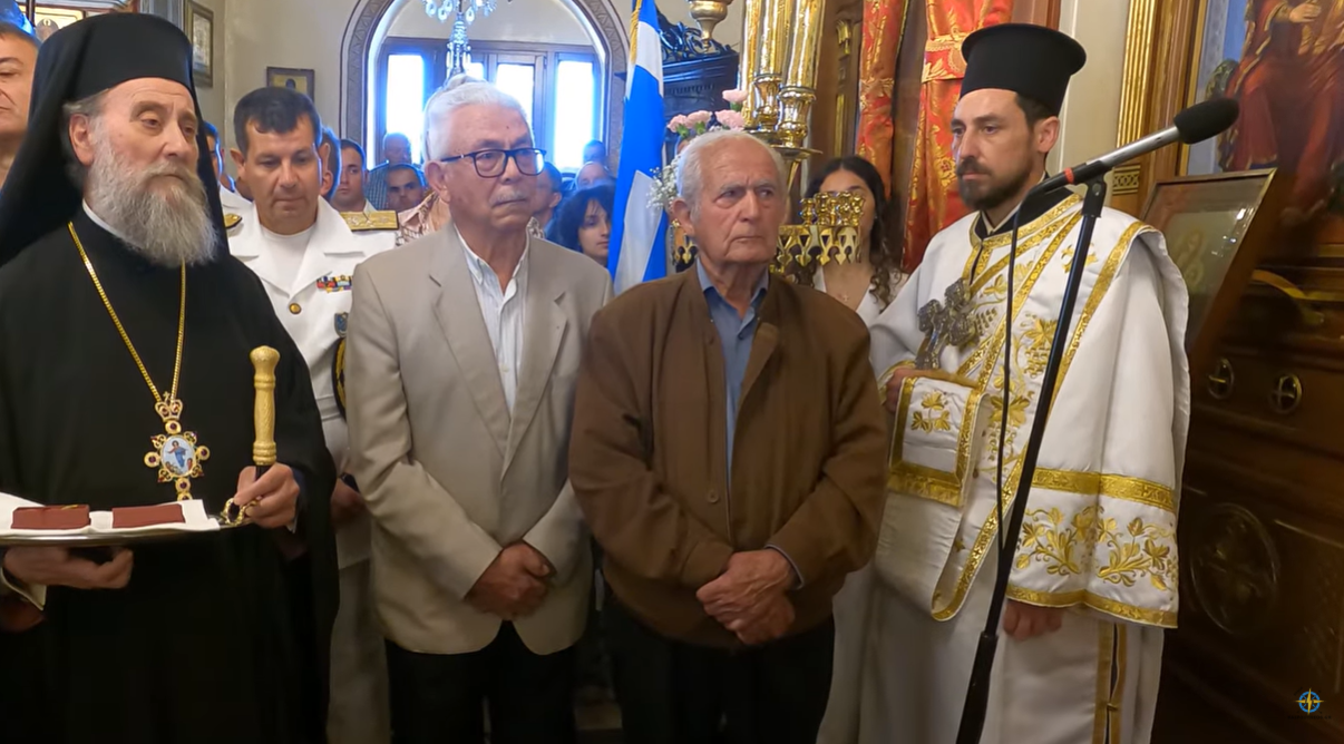 Συγκίνηση: Τιμήθηκαν δύο επίτροποι στην Σίφνο από τον Μητροπολίτη Σύρου κκ Δωρόθεο Β΄στην εορτή της Χρυσοπηγής.Βίντεο