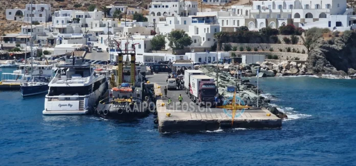 Folegandros port
