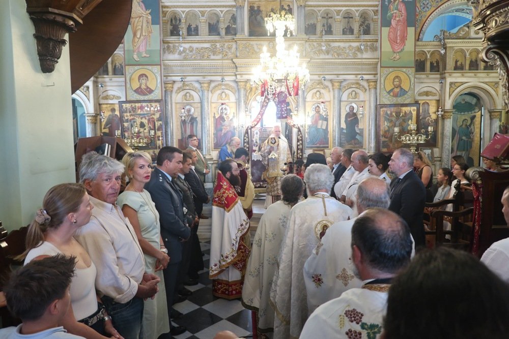 Η ιερά νήσος Μήλος ετίμησε τους Αγίους Πάντες και τους στις Ιερές Κατακόμβες αναπαυομένους