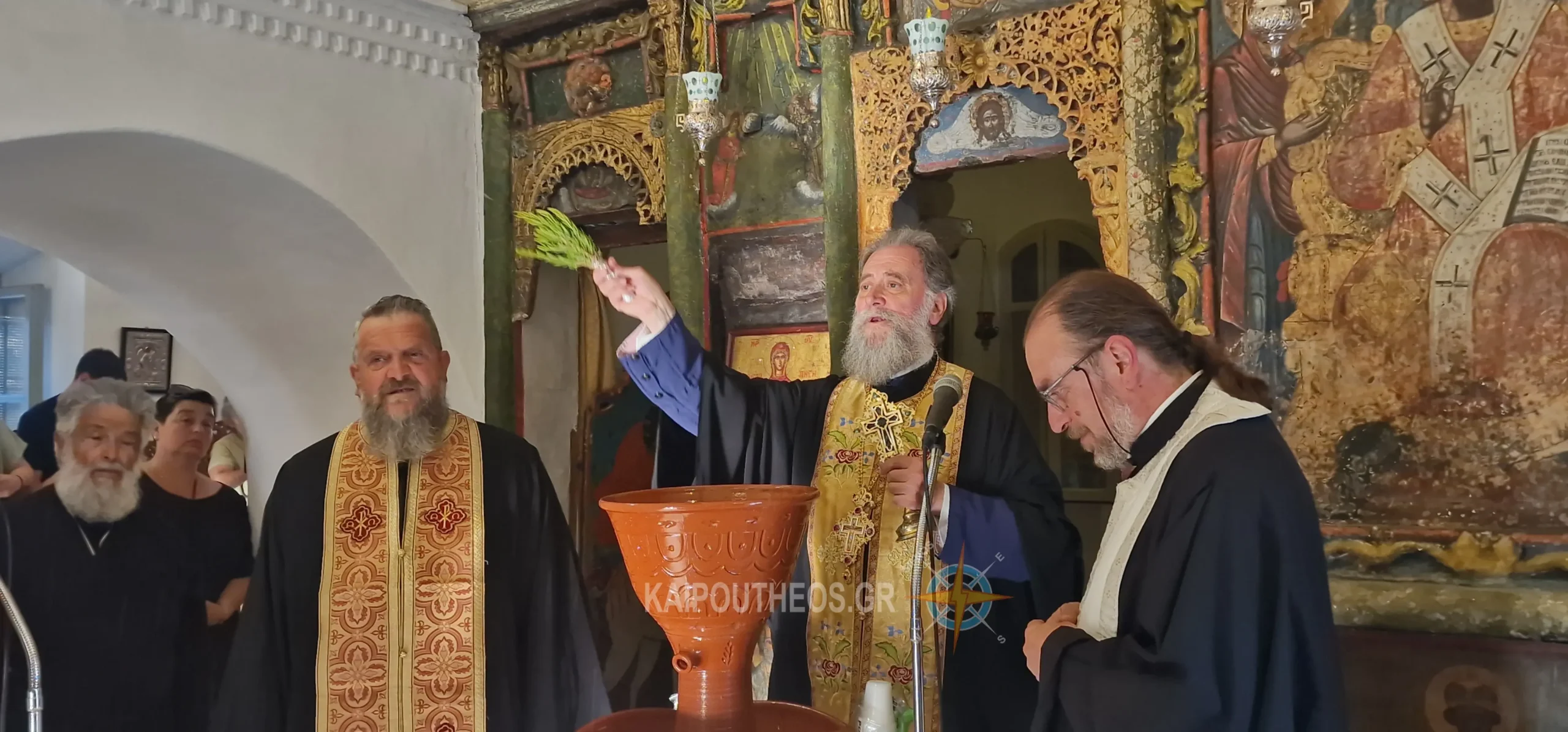 Μετά πάσης θρησκευτικής ευλάβειας τελέσθηκε ο Αγιασμός και η Παράκληση στην Παναγία Χρυσοπηγή της Σίφνου-Βίντεο