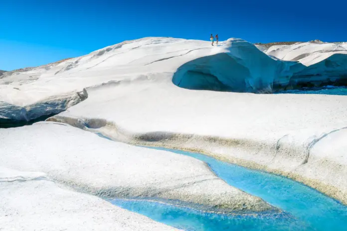 milos_shutterstock_2564393795-696x464.jpg