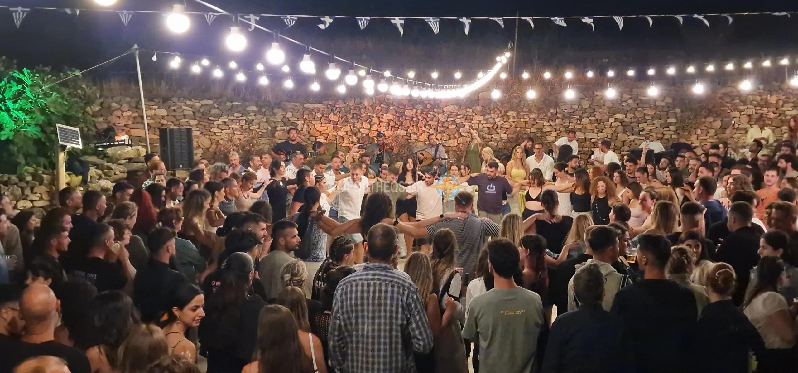 Ιστορικό Γλέντι στο Τρουλάκι: Η Σίφνος απέδειξε ότι η αυθεντική παράδοση δεν λυγίζει ποτέ!Βίντεο φωτογραφίες