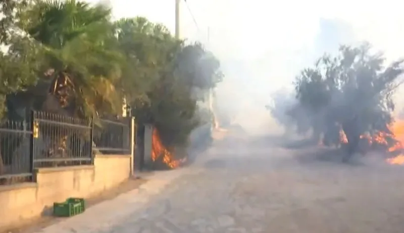 Μεγάλες καταστροφές στο Πόρτο Γερμενό, κάηκαν σπίτια