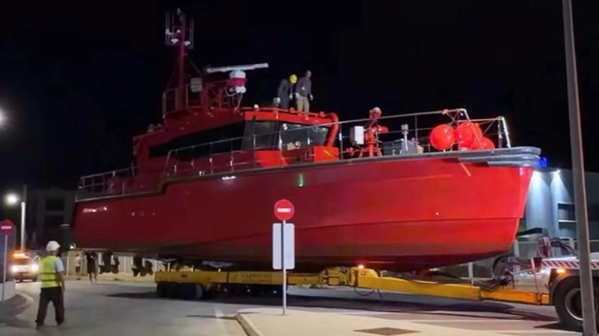 Στο Λαύριο το νέο πυροσβεστικό σκάφος των 4,5 εκατ. ευρώ