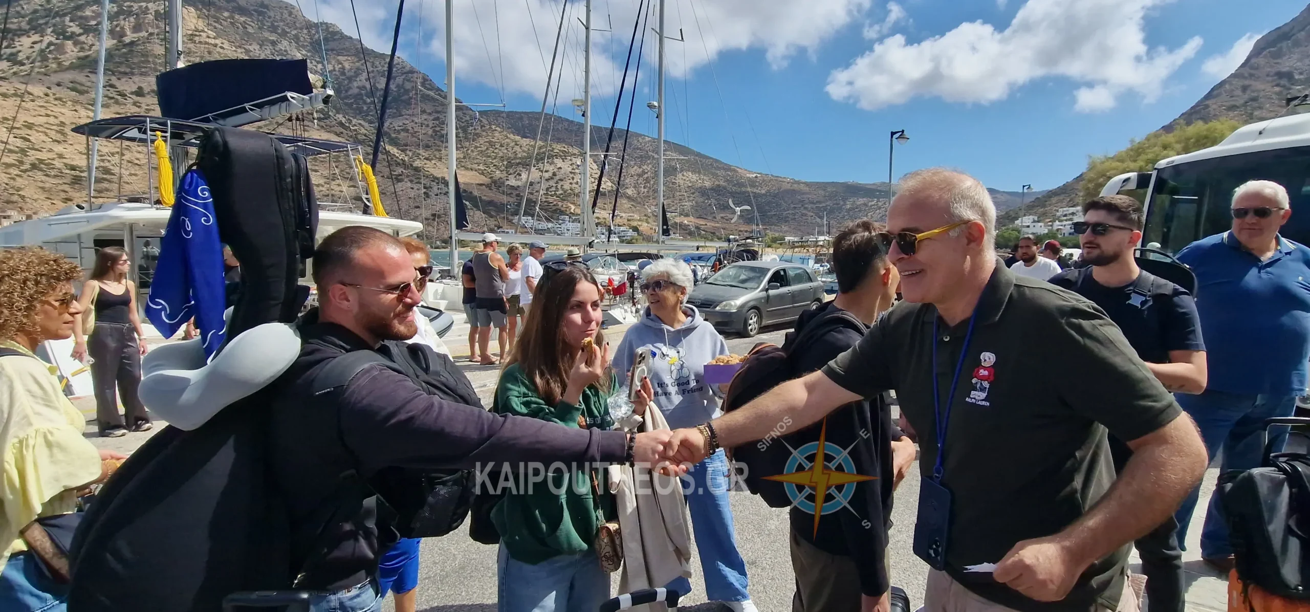 Με τη σφραγίδα της σιφνέικης φιλοξενίας ξεκινά το 18ο Φεστιβάλ «Τσελεμεντέ» – Η όμορφη υποδοχή των συμμετεχόντων από συλλόγους στο λιμάνι (ΒΙΝΤΕΟ & ΦΩΤΟ)