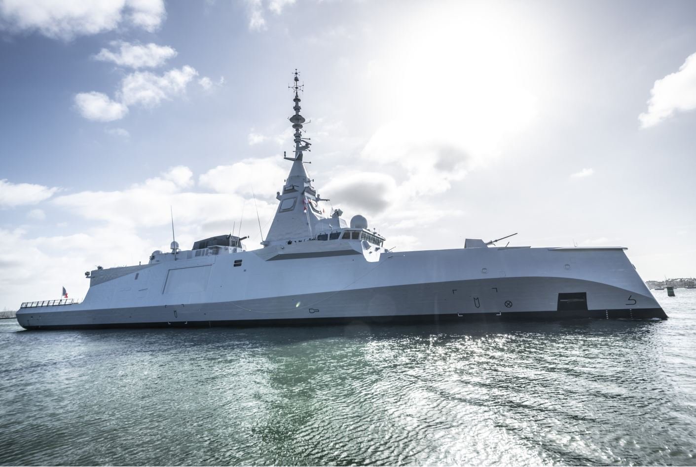 Έρχεται στην Ελλάδα η φρεγάτα ΝΕΑΡΧΟΣ F-602