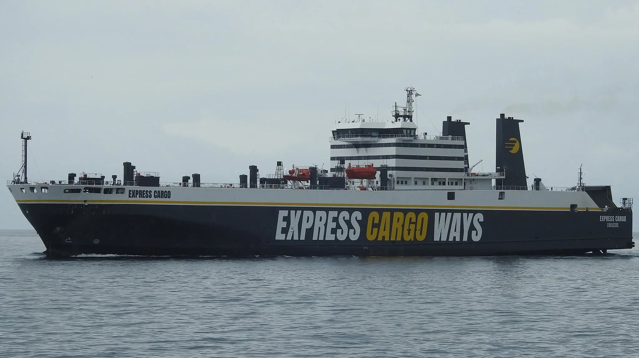 Το EXPRESS CARGO στο λιμάνι της Ραφήνας. Βίντεο