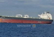 Μια επιβλητική συνάντηση με ιστορικό… πολέμου: Συνάντηση με το “Θηρίο” «NISSOS SIFNOS» που βγήκε αλώβητο από επίθεση με drone (ΒΙΝΤΕΟ)