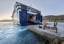 Το BLUE STAR DELOS έδεσε στη Σχοινούσα και την Ηρακλειά σήμερα δοκιμαστικά.
